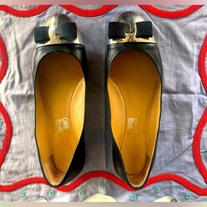 Salvatore Ferragamo varina ballet flats silver metal cap toe size 9. Like chanel